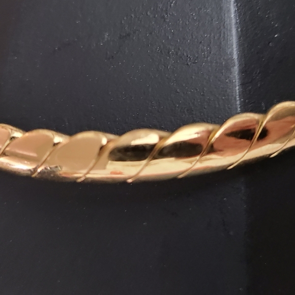 Vintage MONET Gold Tone Bangle Bracelet - Picture 8 of 8